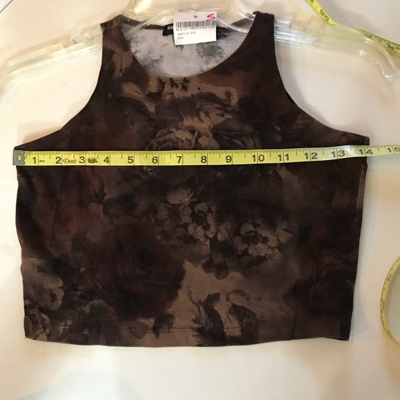 Brandy Melville Cropped Sleeveless Shirt - Picture 7 of 7